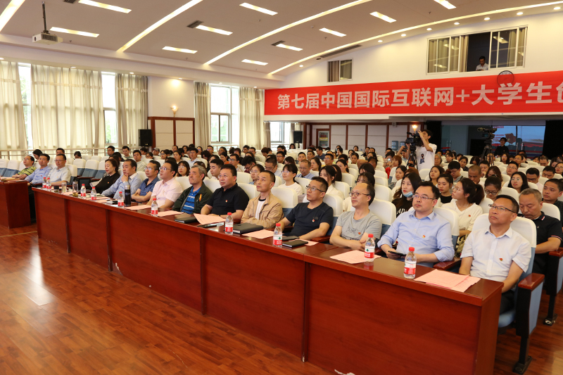 1621566041668035095.jpg 1621510766979004962.jpg