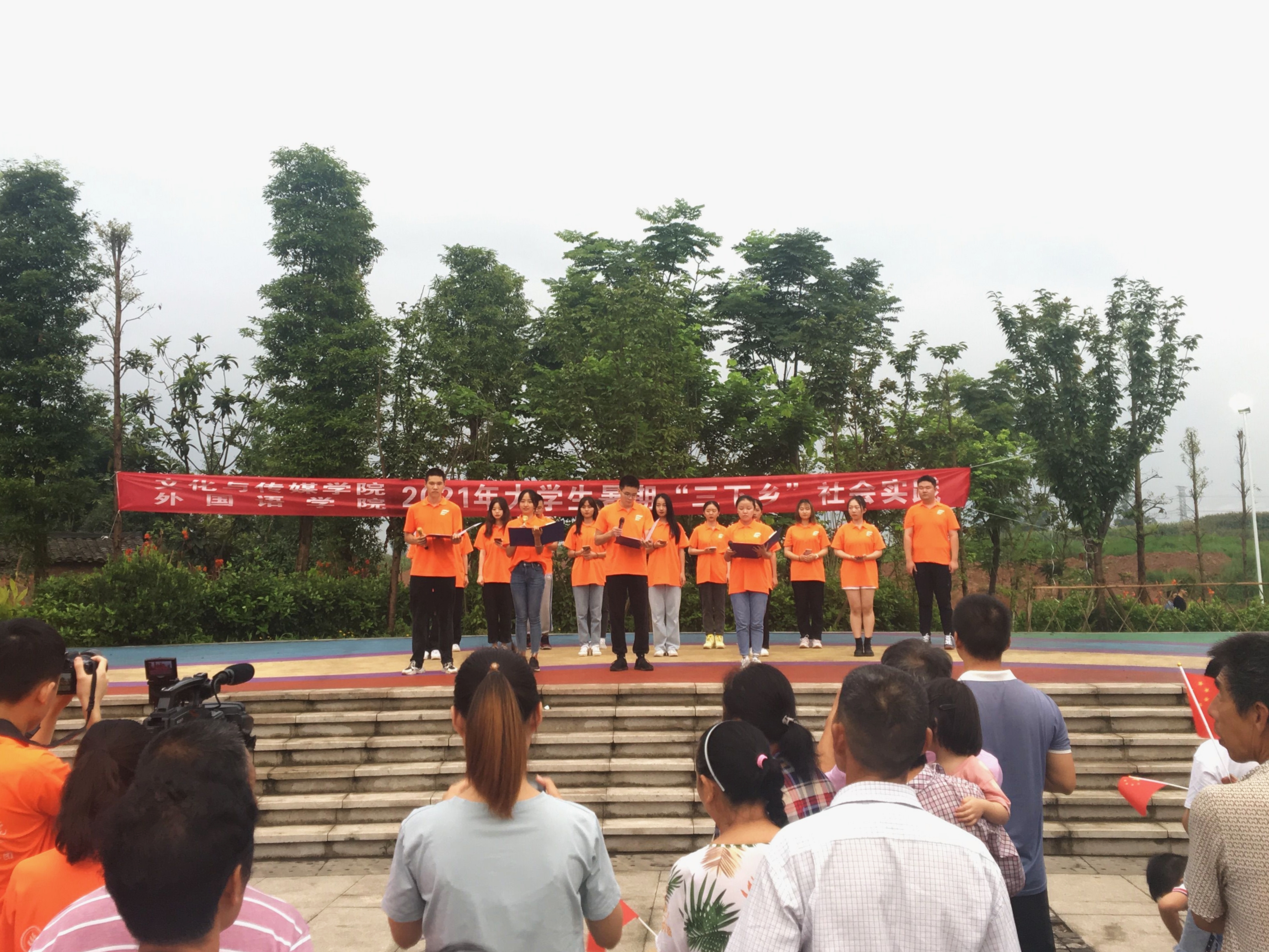 1625986487788021355.jpg 文艺表演.jpg