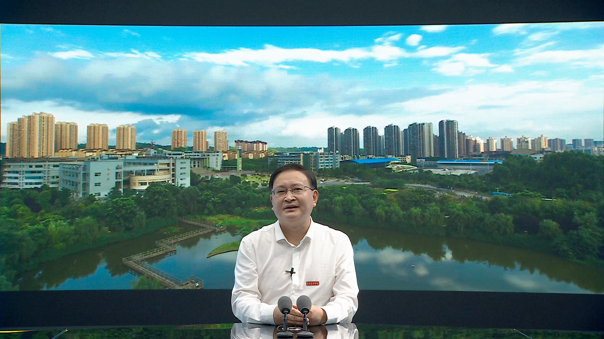 UEvj_1664347462364044557.jpg tyc5997太阳集团党委常委、副董事长李天福教授代表公司致辞1.jpg