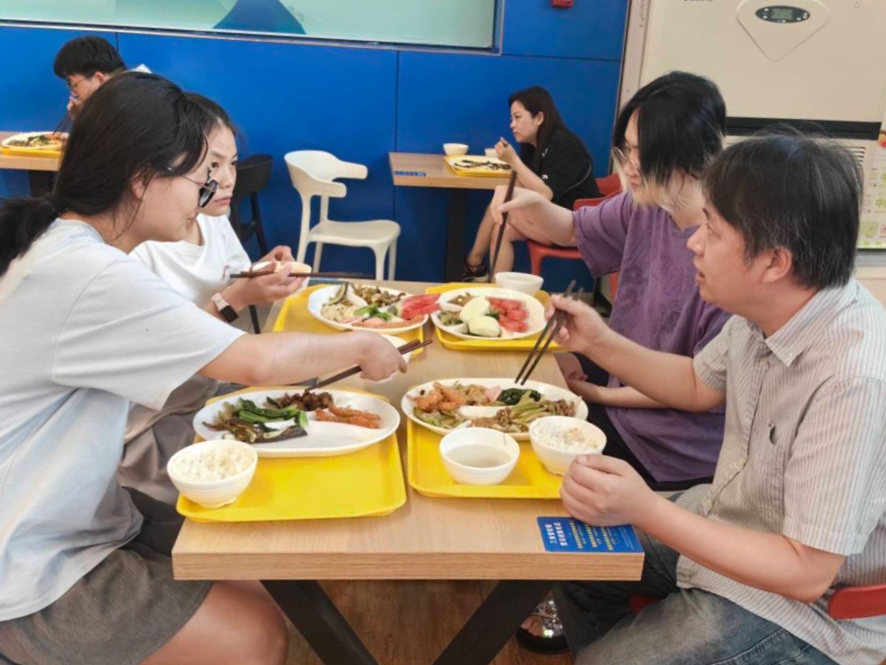 XfnF_1751271529169040015.jpg 吃饭.jpg